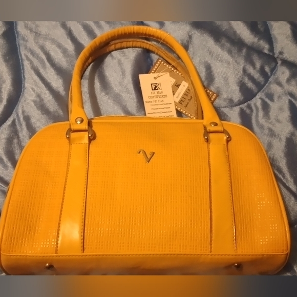 Mustard Colored Woman's Handbag - Picture 4 of 6